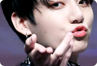 저거 플레이보이인가? thumbnail