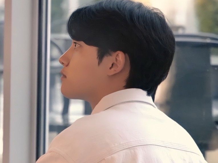 소설 속 사랑, 현실의 마음 thumbnail